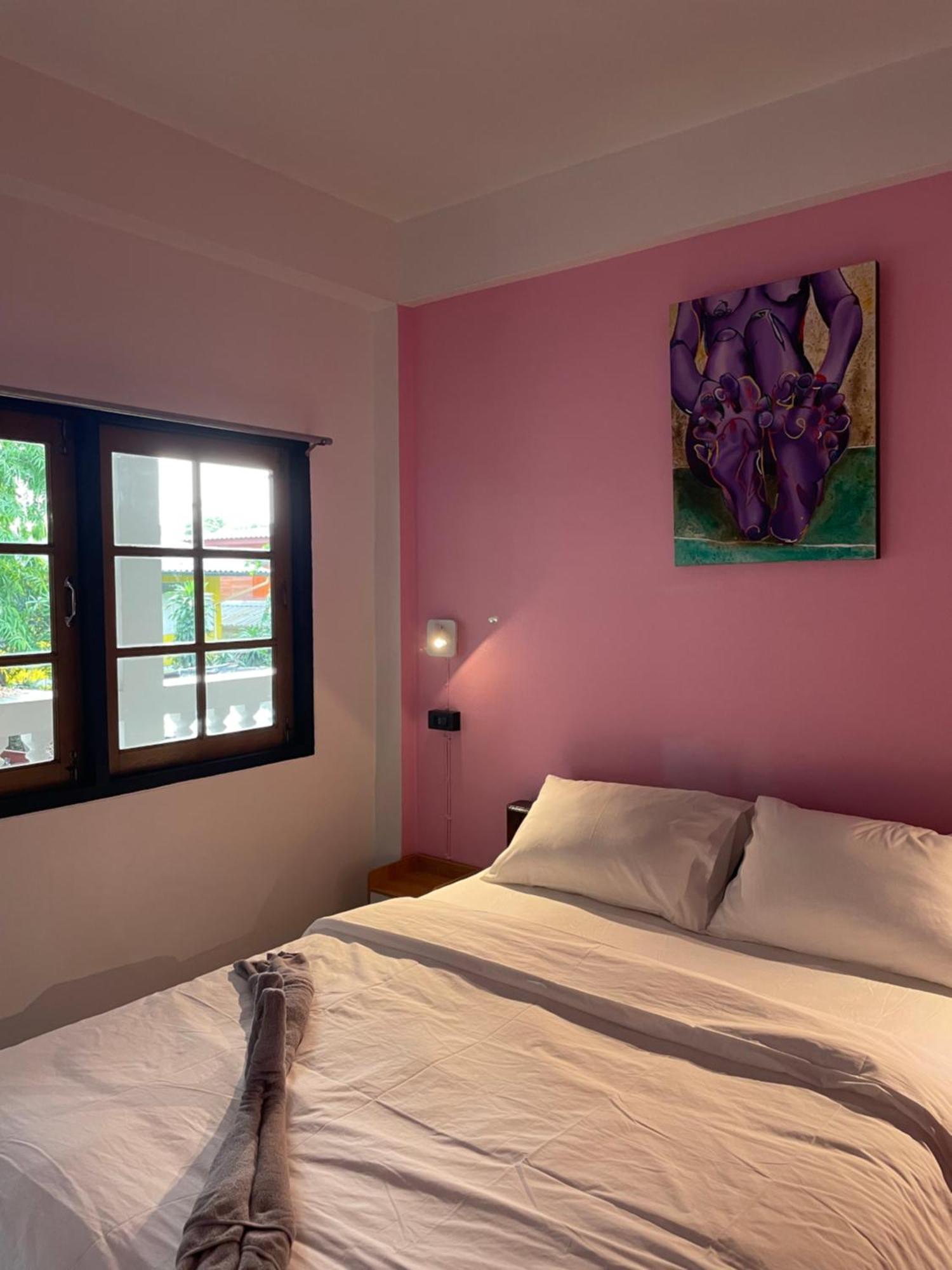 Revolution Chiang Mai - Old Town Hostel Bagian luar foto